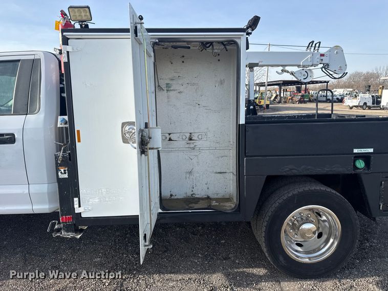 image for item EG2131 2017 Ford F550 utility / service truck