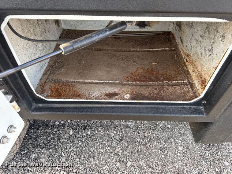 image for item EG2131 2017 Ford F550 utility / service truck