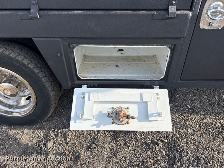 image for item EG2131 2017 Ford F550 utility / service truck