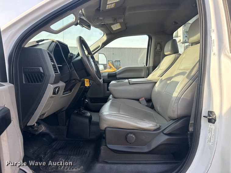 image for item EG2131 2017 Ford F550 utility / service truck