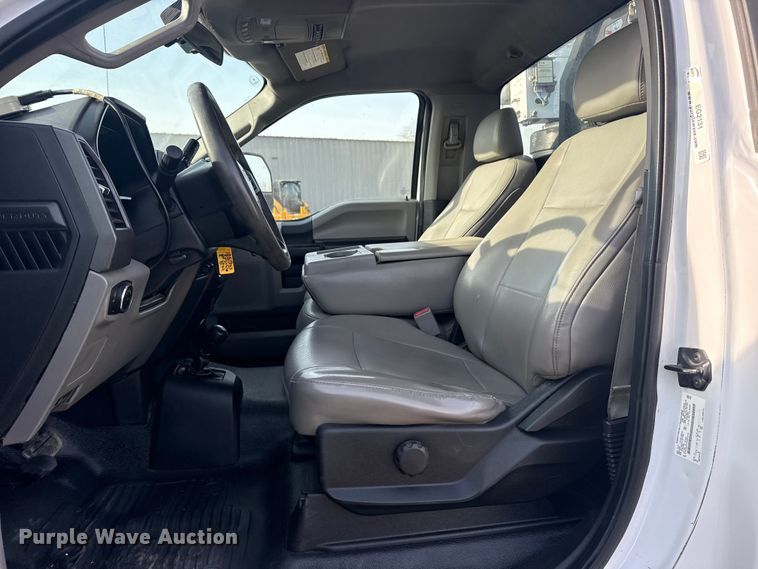 image for item EG2131 2017 Ford F550 utility / service truck