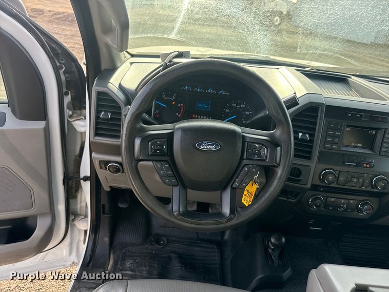 image for item EG2131 2017 Ford F550 utility / service truck