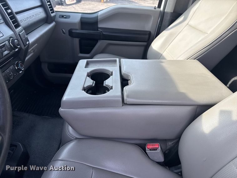 image for item EG2131 2017 Ford F550 utility / service truck