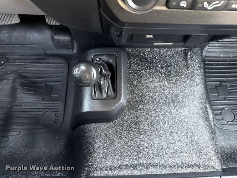 image for item EG2131 2017 Ford F550 utility / service truck