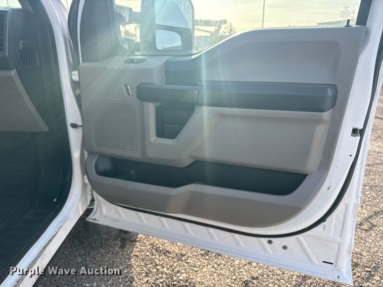 image for item EG2131 2017 Ford F550 utility / service truck