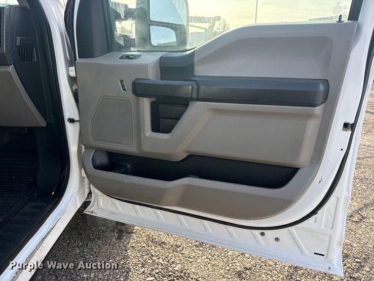 image for item EG2131 2017 Ford F550 utility / service truck