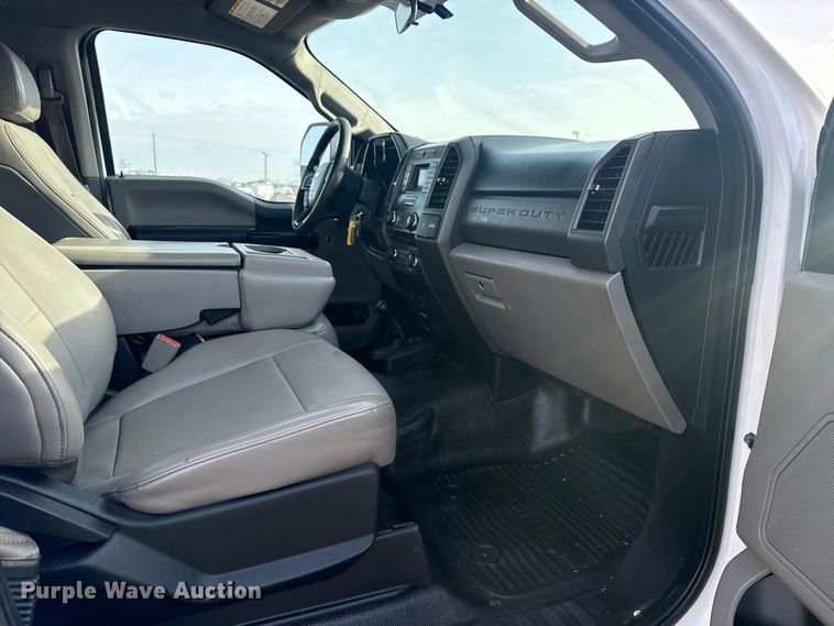 image for item EG2131 2017 Ford F550 utility / service truck