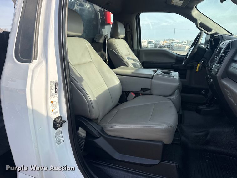 image for item EG2131 2017 Ford F550 utility / service truck