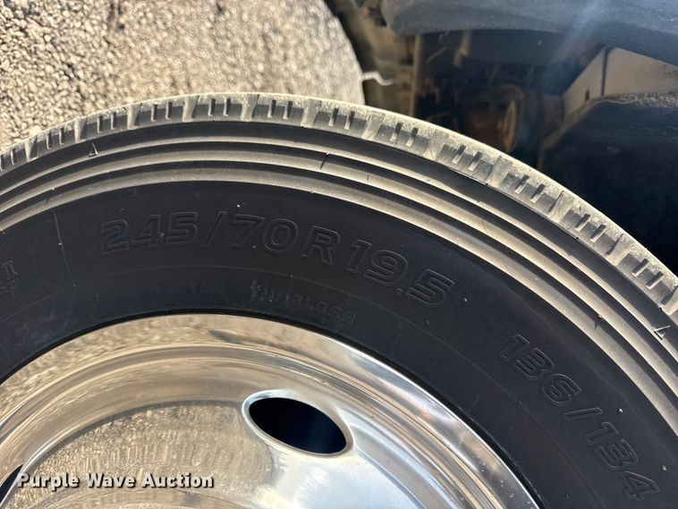 image for item EG2131 2017 Ford F550 utility / service truck