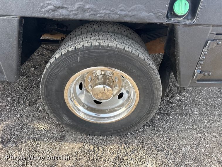 image for item EG2131 2017 Ford F550 utility / service truck