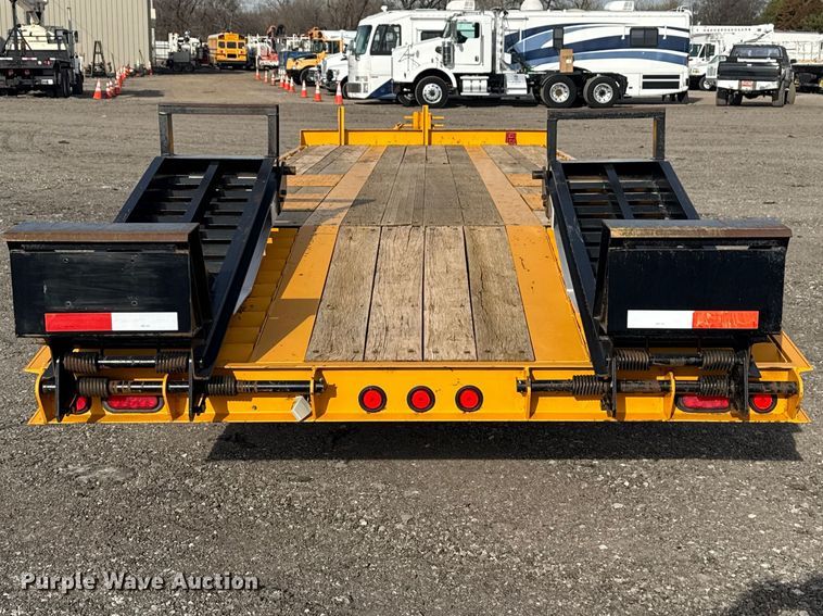 image for item EG2133 2011 Redi Haul Trailers, Inc. R2521 equipment trailer