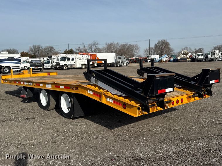 image for item EG2133 2011 Redi Haul Trailers, Inc. R2521 equipment trailer