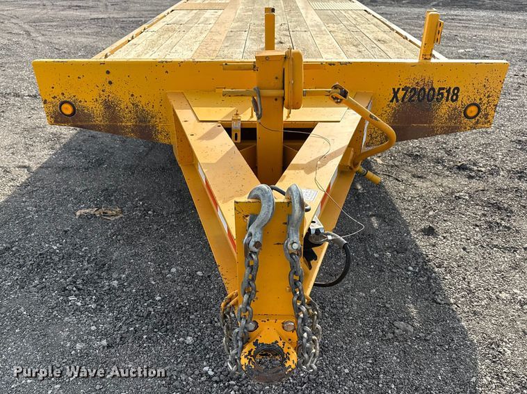 image for item EG2133 2011 Redi Haul Trailers, Inc. R2521 equipment trailer