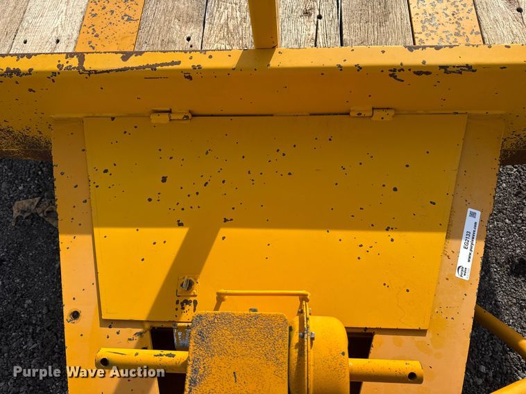 image for item EG2133 2011 Redi Haul Trailers, Inc. R2521 equipment trailer