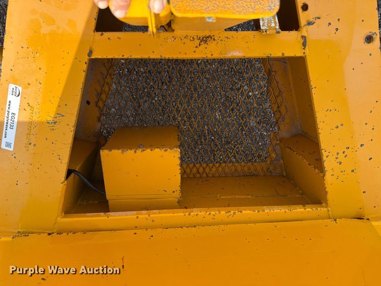 image for item EG2133 2011 Redi Haul Trailers, Inc. R2521 equipment trailer