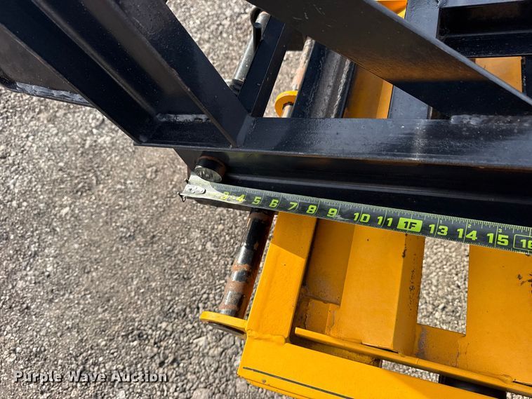 image for item EG2133 2011 Redi Haul Trailers, Inc. R2521 equipment trailer