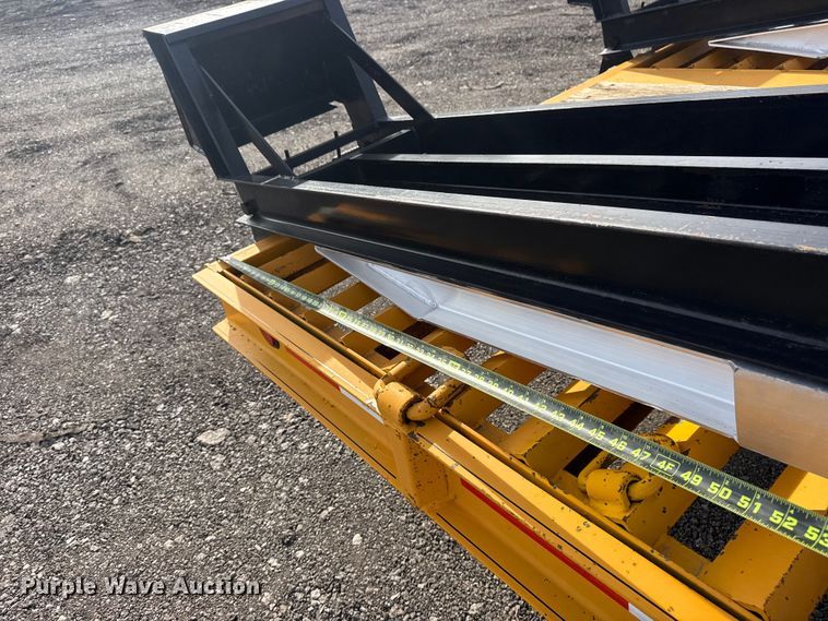 image for item EG2133 2011 Redi Haul Trailers, Inc. R2521 equipment trailer