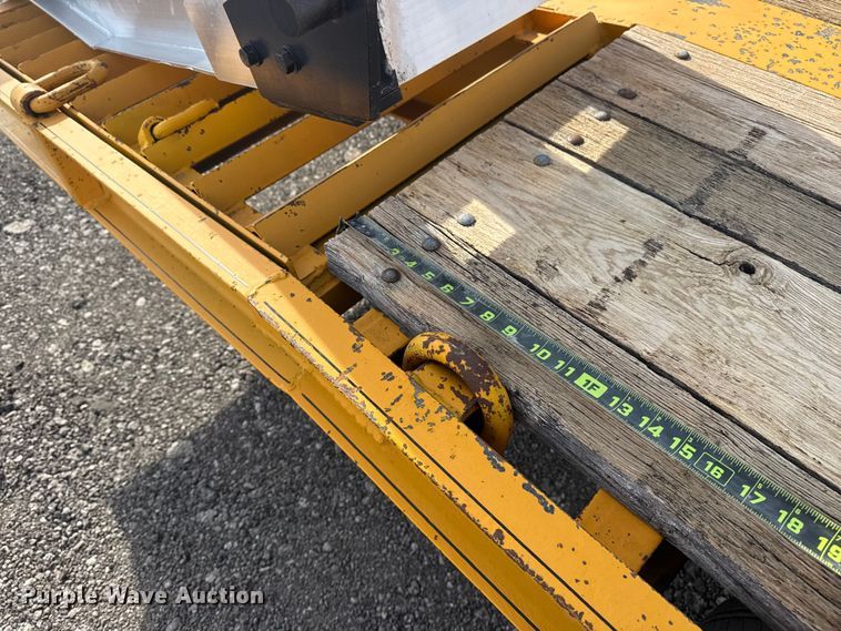 image for item EG2133 2011 Redi Haul Trailers, Inc. R2521 equipment trailer