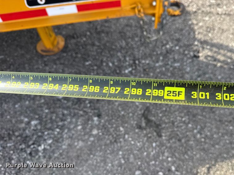 image for item EG2133 2011 Redi Haul Trailers, Inc. R2521 equipment trailer