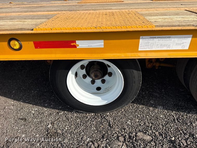 image for item EG2133 2011 Redi Haul Trailers, Inc. R2521 equipment trailer