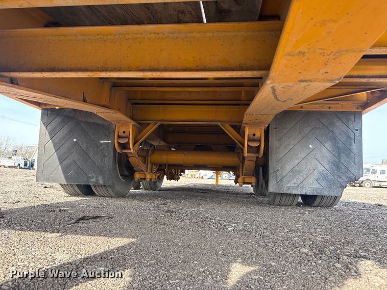 image for item EG2133 2011 Redi Haul Trailers, Inc. R2521 equipment trailer