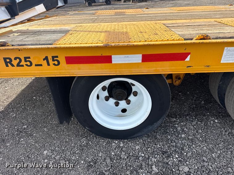 image for item EG2133 2011 Redi Haul Trailers, Inc. R2521 equipment trailer