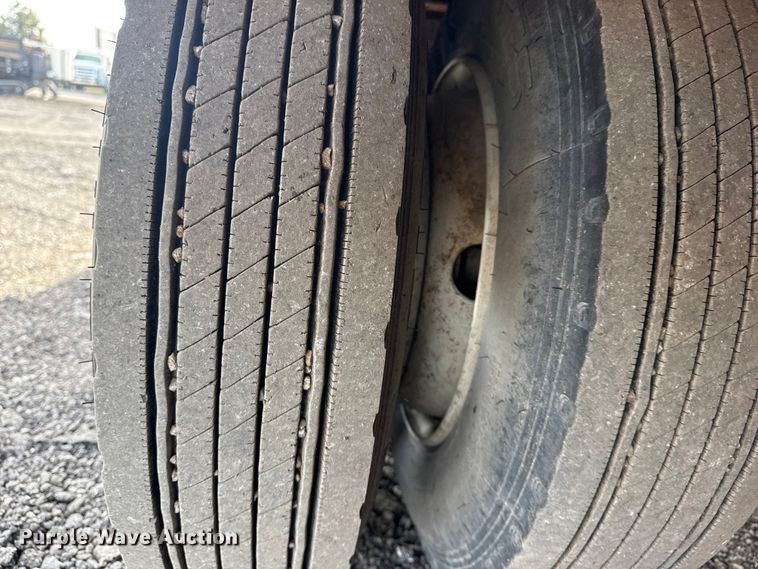 image for item EG2133 2011 Redi Haul Trailers, Inc. R2521 equipment trailer