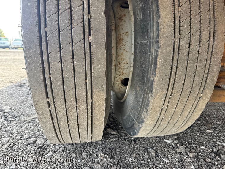 image for item EG2133 2011 Redi Haul Trailers, Inc. R2521 equipment trailer