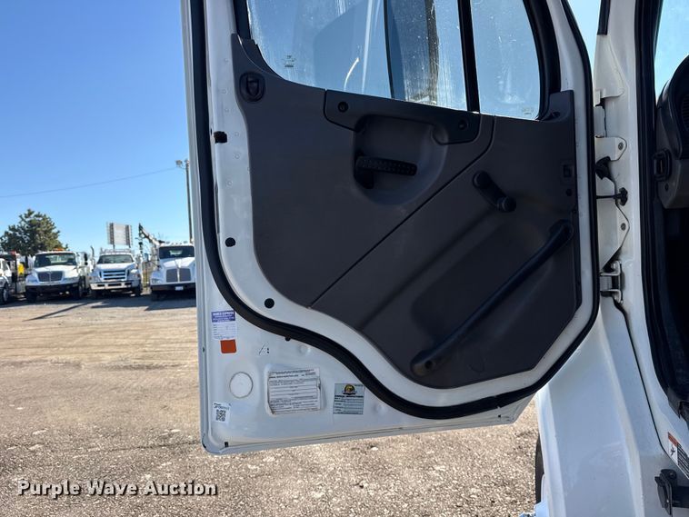 image for item EG2142 2012 Freightliner Business Class M2 utility / service truck