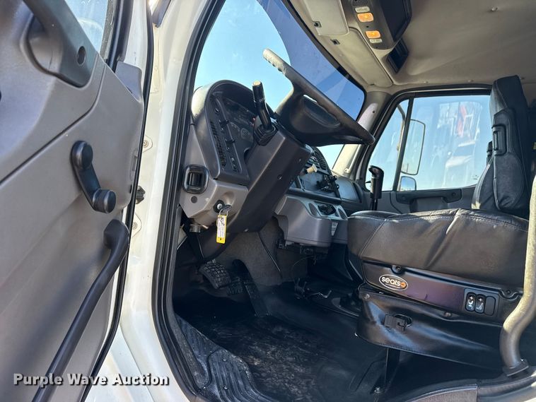 image for item EG2142 2012 Freightliner Business Class M2 utility / service truck