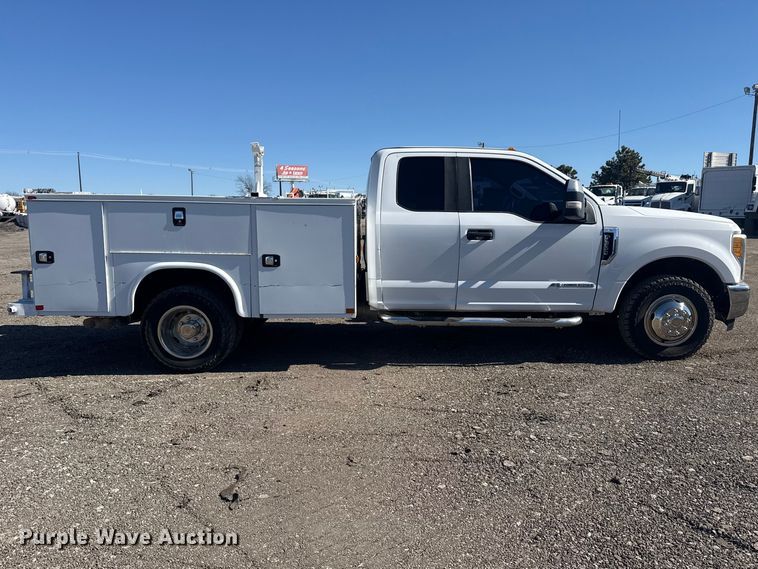 image for item EG2143 2017 Ford F350 Super Duty XL Ext. Cab utility bed pickup truck