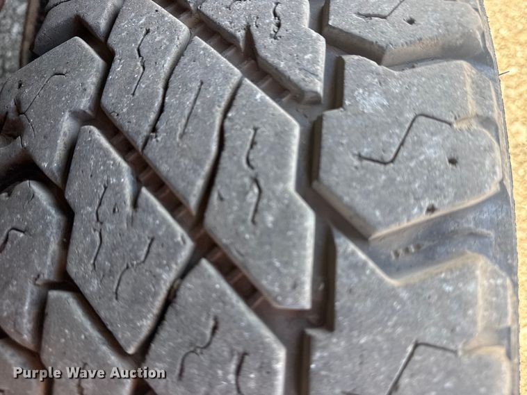 image for item EG2143 2017 Ford F350 Super Duty XL Ext. Cab utility bed pickup truck