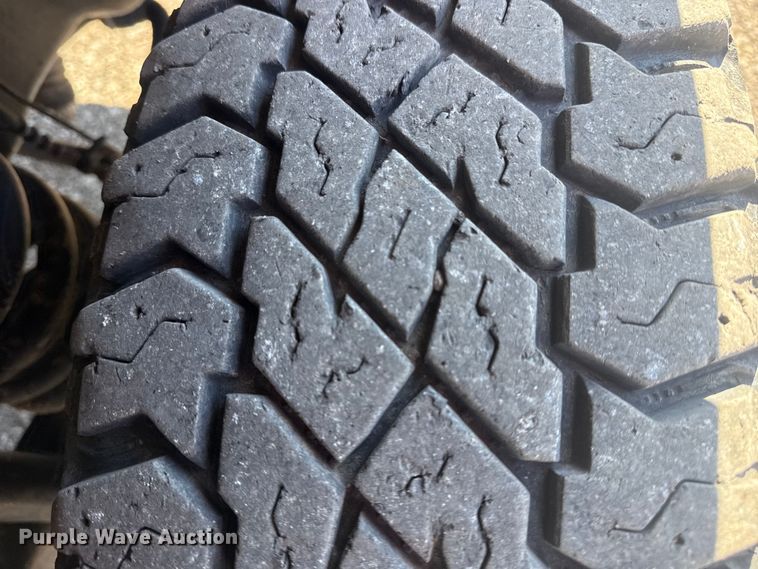 image for item EG2143 2017 Ford F350 Super Duty XL Ext. Cab utility bed pickup truck