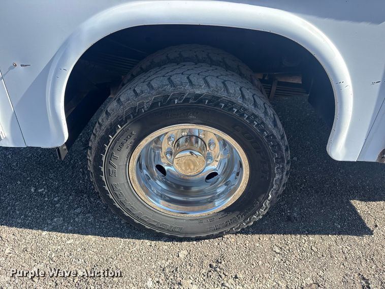 image for item EG2143 2017 Ford F350 Super Duty XL Ext. Cab utility bed pickup truck