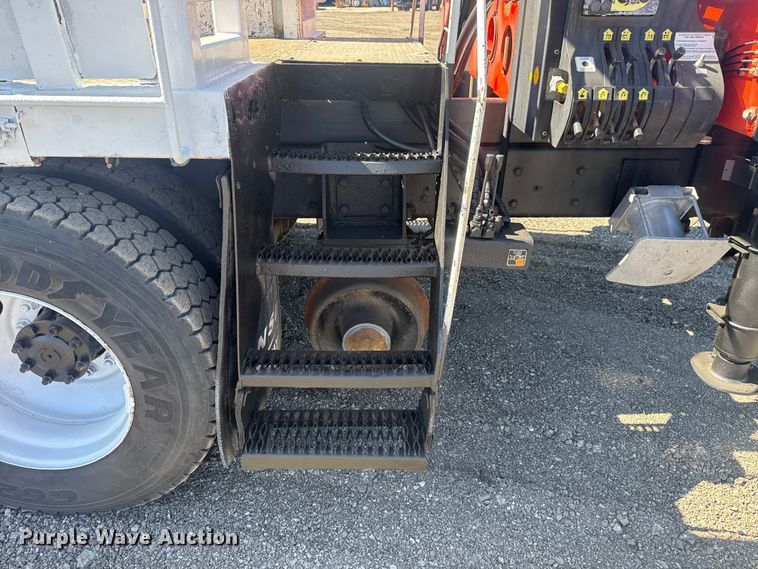 image for item EG2144 2010 International 7500 crane truck