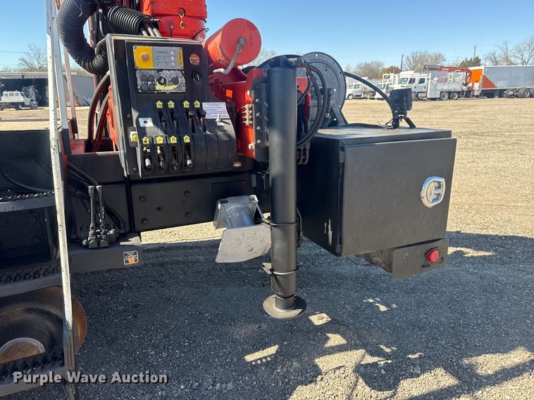 image for item EG2144 2010 International 7500 crane truck