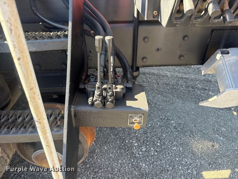 image for item EG2144 2010 International 7500 crane truck