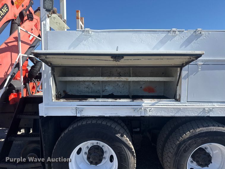 image for item EG2144 2010 International 7500 crane truck