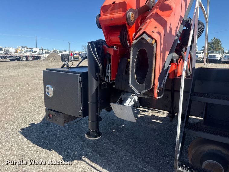 image for item EG2144 2010 International 7500 crane truck