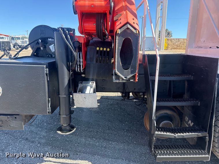 image for item EG2144 2010 International 7500 crane truck