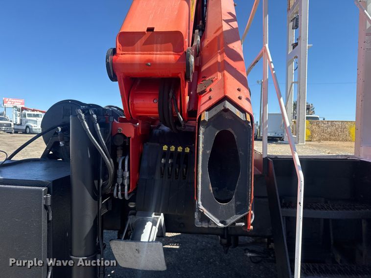 image for item EG2144 2010 International 7500 crane truck