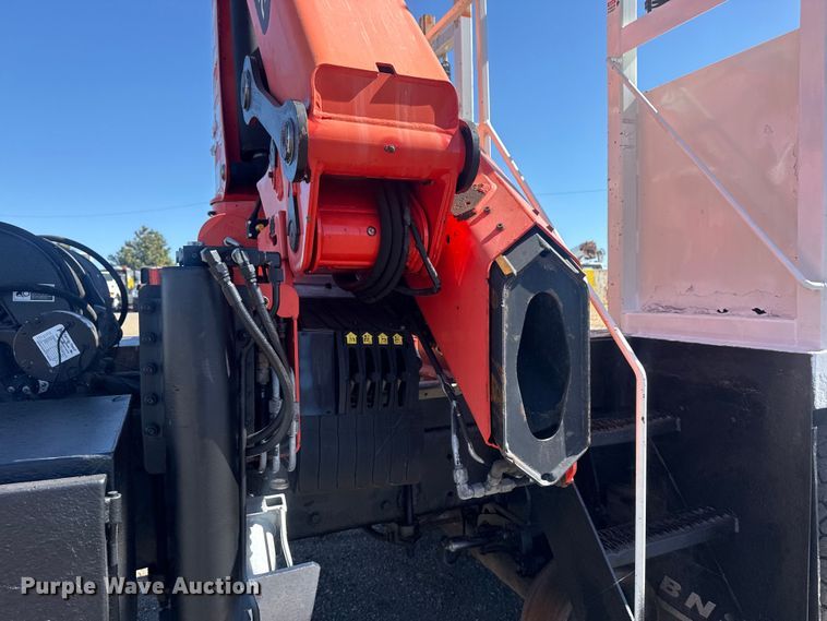 image for item EG2144 2010 International 7500 crane truck