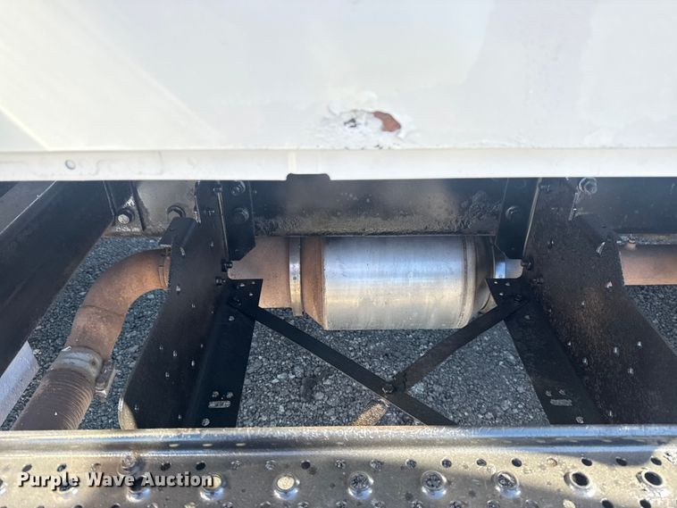 image for item EG2144 2010 International 7500 crane truck