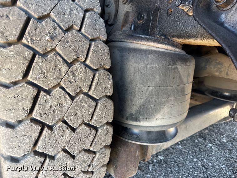 image for item EG2144 2010 International 7500 crane truck