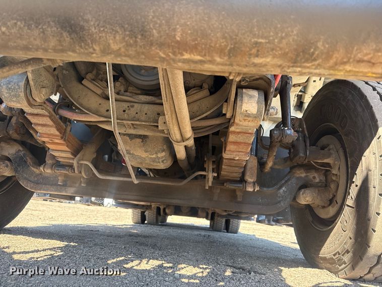 image for item EG2144 2010 International 7500 crane truck