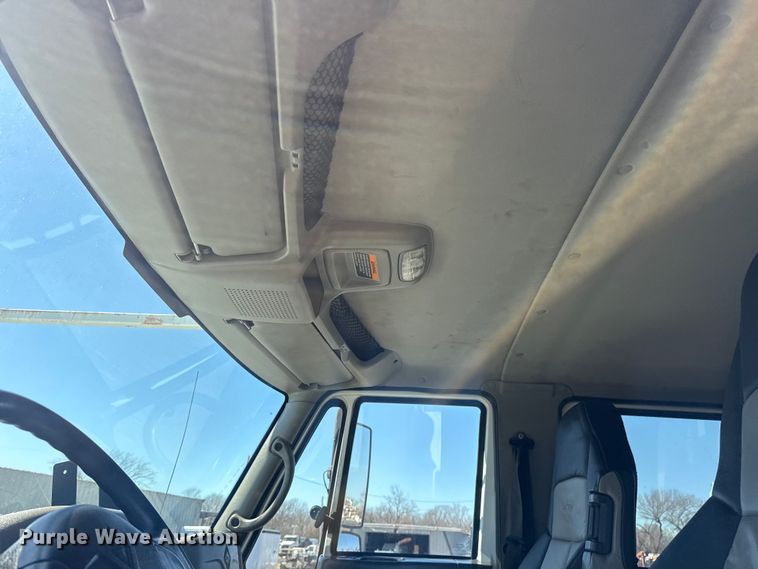 image for item EG2144 2010 International 7500 crane truck