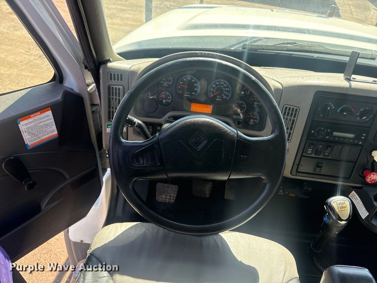 image for item EG2144 2010 International 7500 crane truck