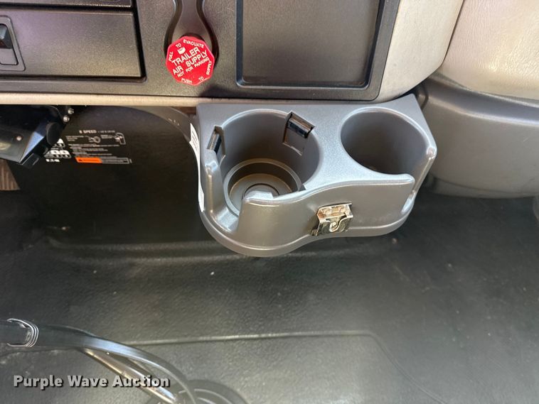 image for item EG2144 2010 International 7500 crane truck