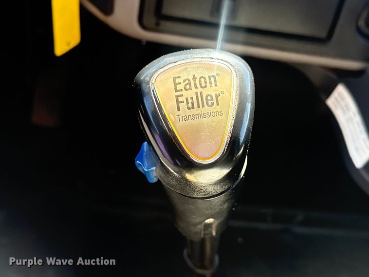 image for item EG2144 2010 International 7500 crane truck