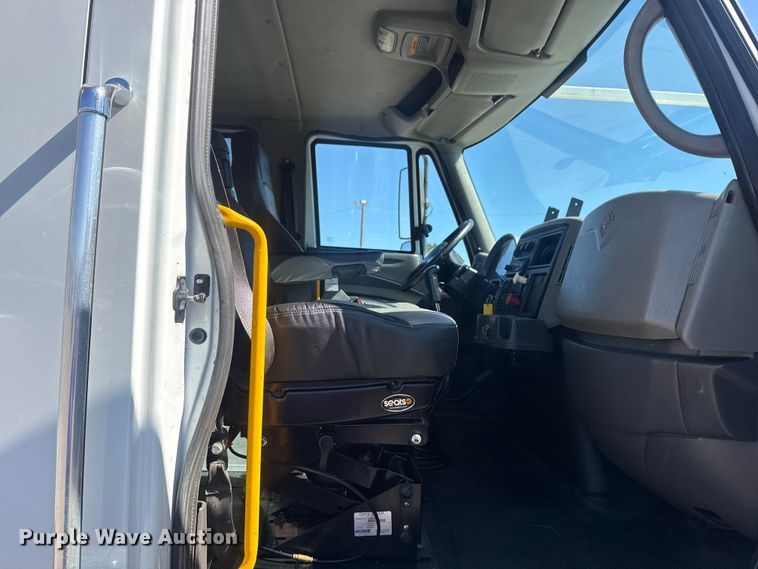 image for item EG2144 2010 International 7500 crane truck